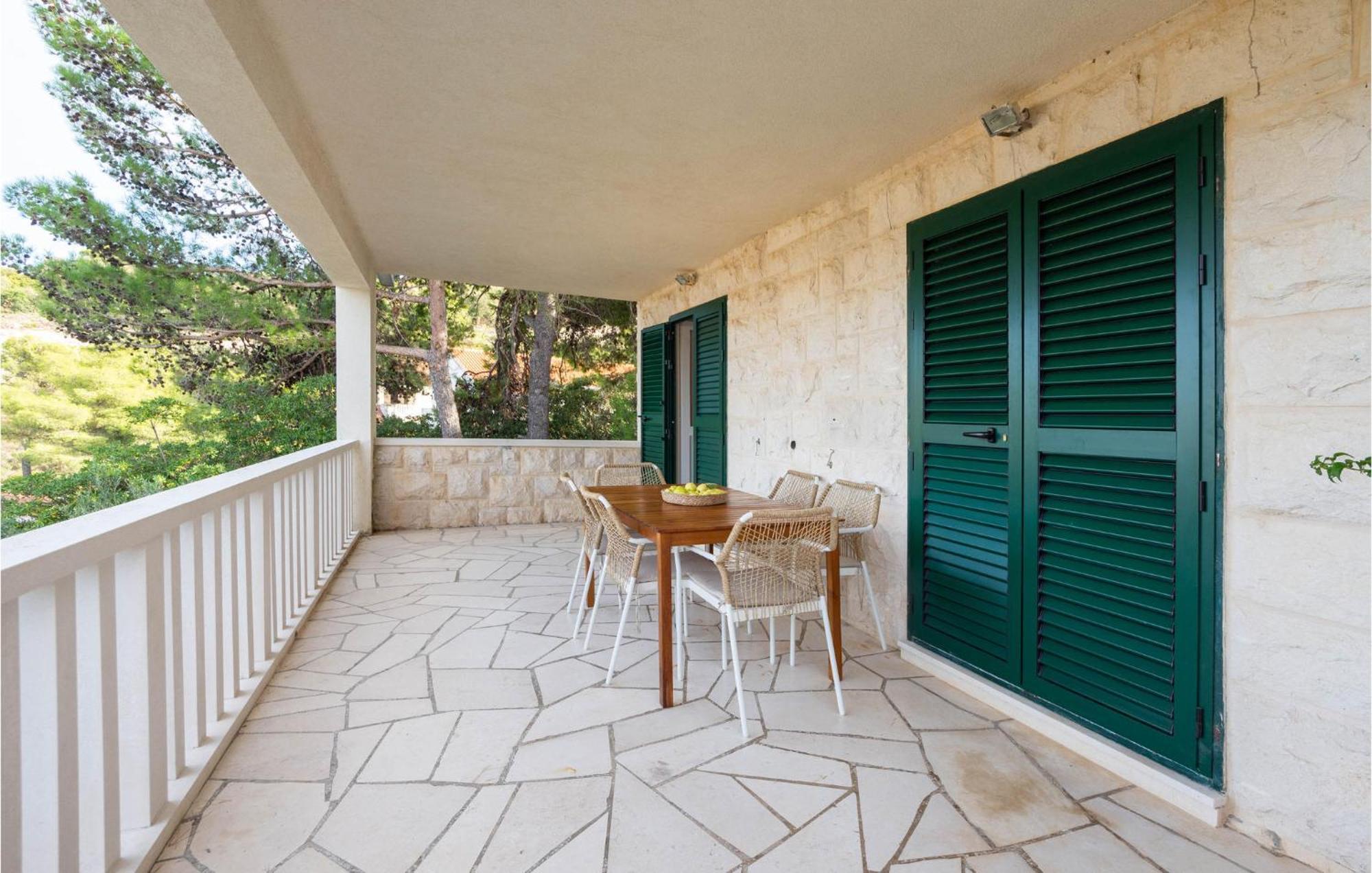 Cozy Home In Postira With Kitchen Exterior photo