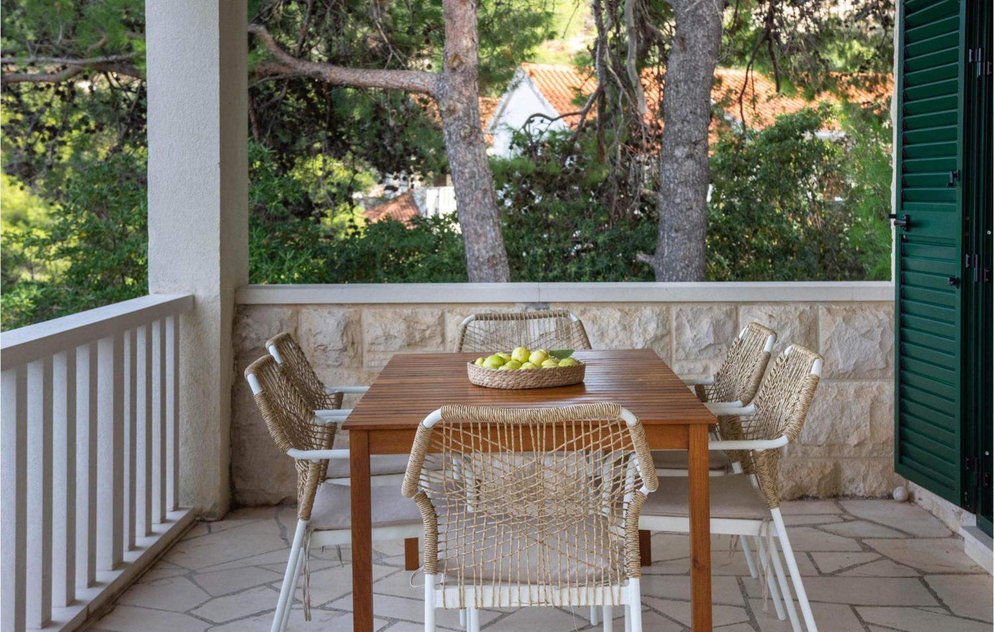 Cozy Home In Postira With Kitchen Exterior photo